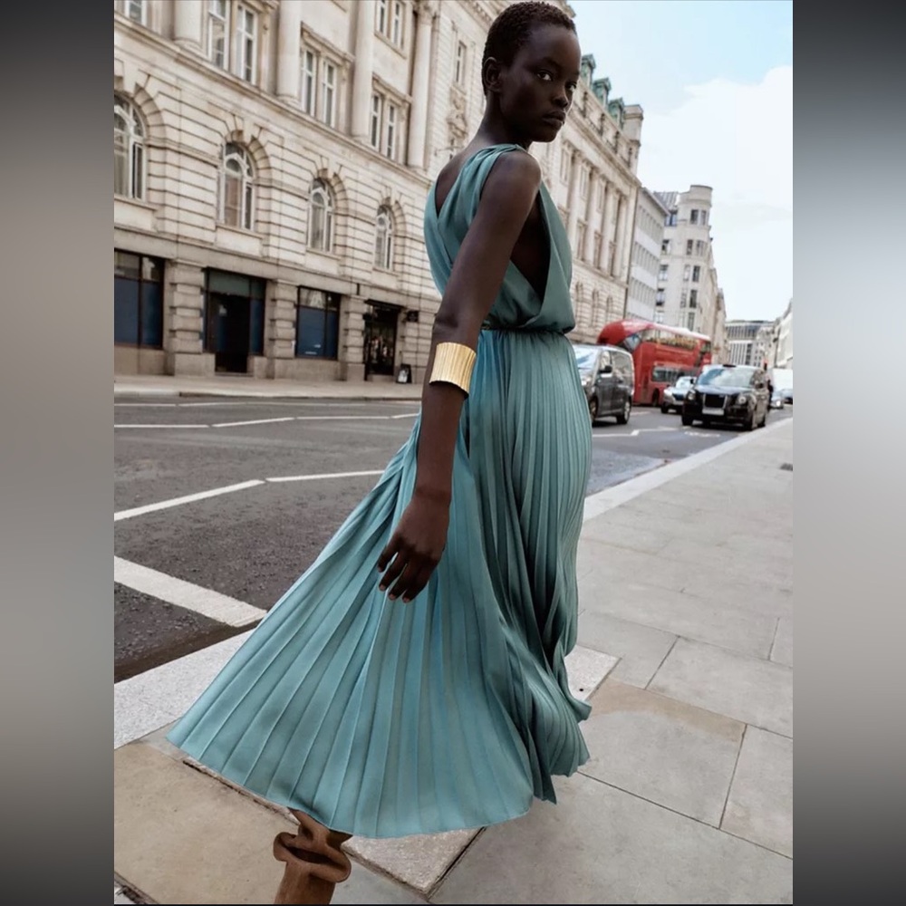 🆕(NWT) ZARA Bloggers Fav Pleated Midi Dress with Belt. XS. Color: Blue Steel - Picture 4 of 16